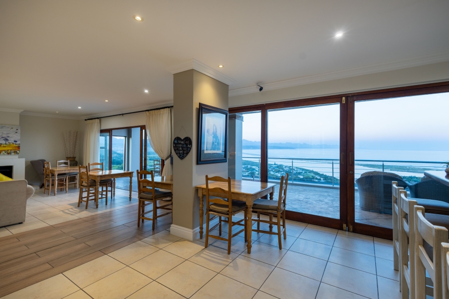 7 Bedroom Property for Sale in Bowtie Western Cape